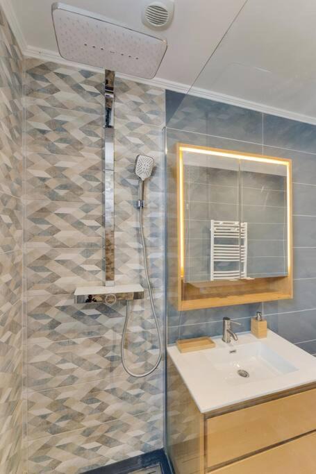 Photo of Bathroom in Le Kremlin-Bicetre