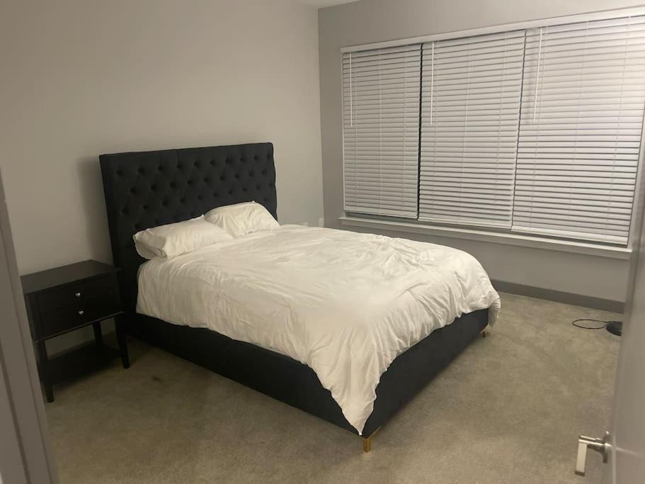 Photo of Bedroom in Coliseum Central
