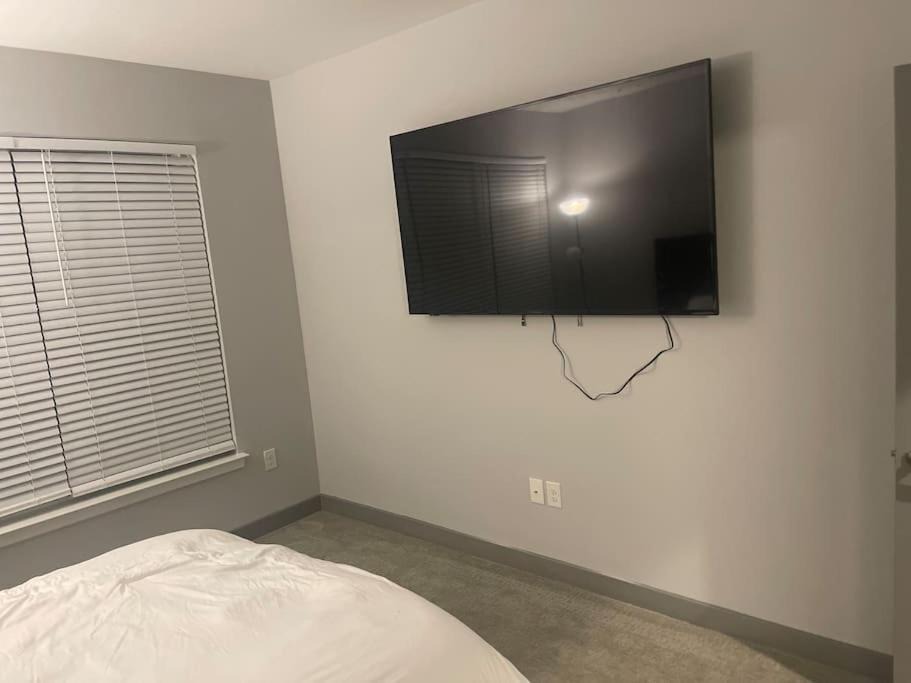Photo of Bedroom in Coliseum Central
