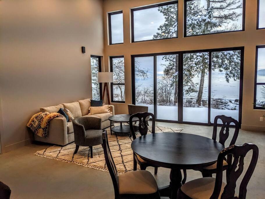 Photo of Livingroom in Woods Bay