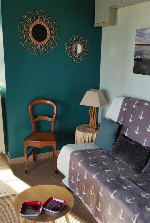 Photo of Livingroom in Saint-Quentin-en-Tourmont