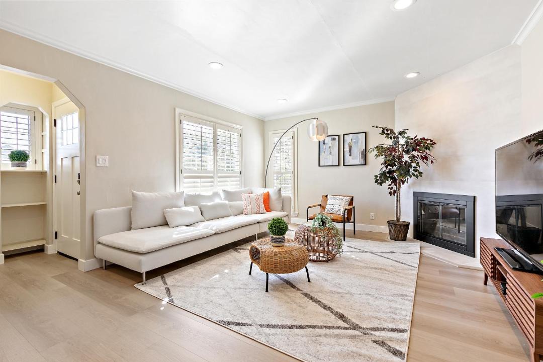 Photo of Livingroom in North Central