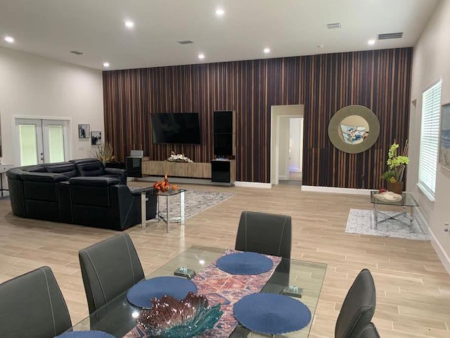 Photo of Livingroom in Wedgefield