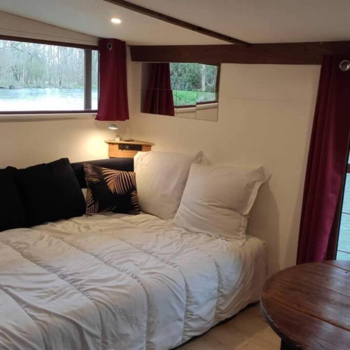 Photo of Bedroom in Pont-de-Ruan