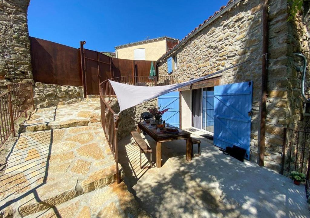 Photo of Buildings in Fa