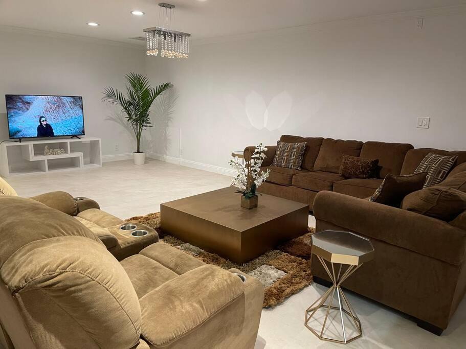 Photo of Livingroom in Woodland Hills