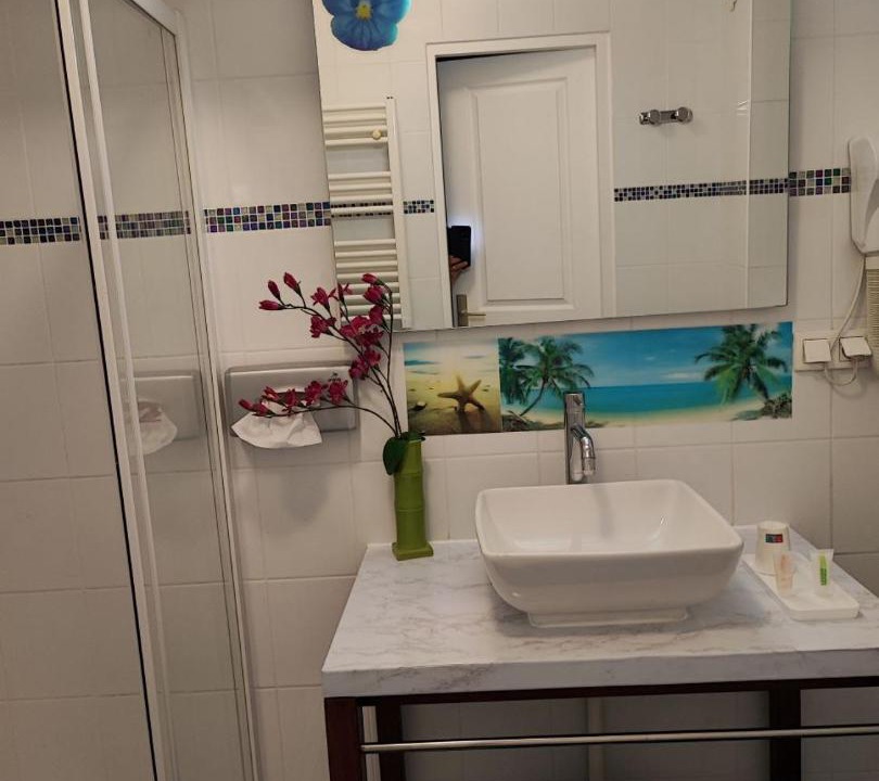 Photo of Bathroom in Meulan-en-Yvelines