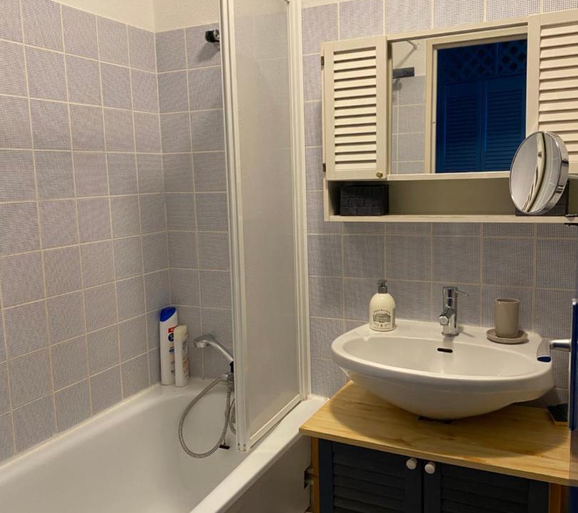 Photo of Bathroom in Lanton