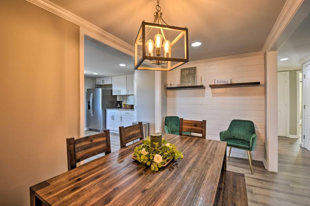 Photo of Livingroom in Commerce