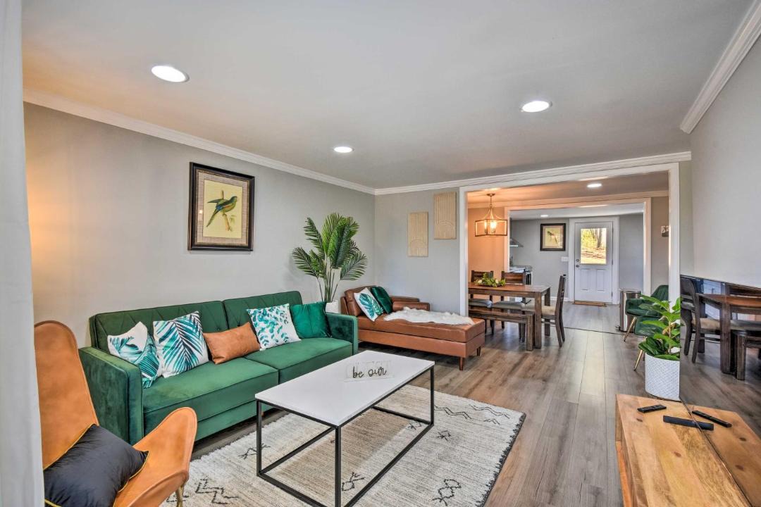 Photo of Livingroom in Commerce