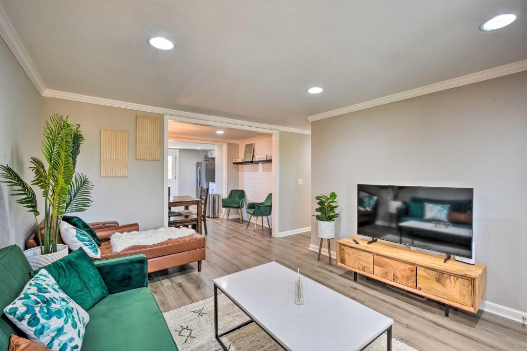 Photo of Livingroom in Commerce