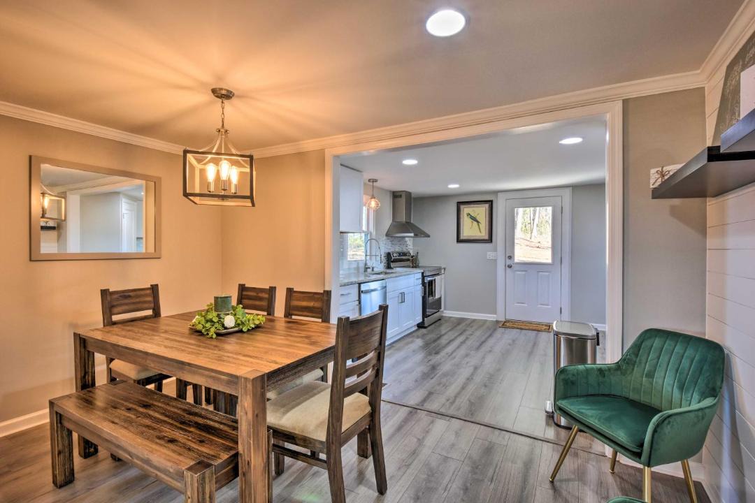 Photo of Livingroom in Commerce
