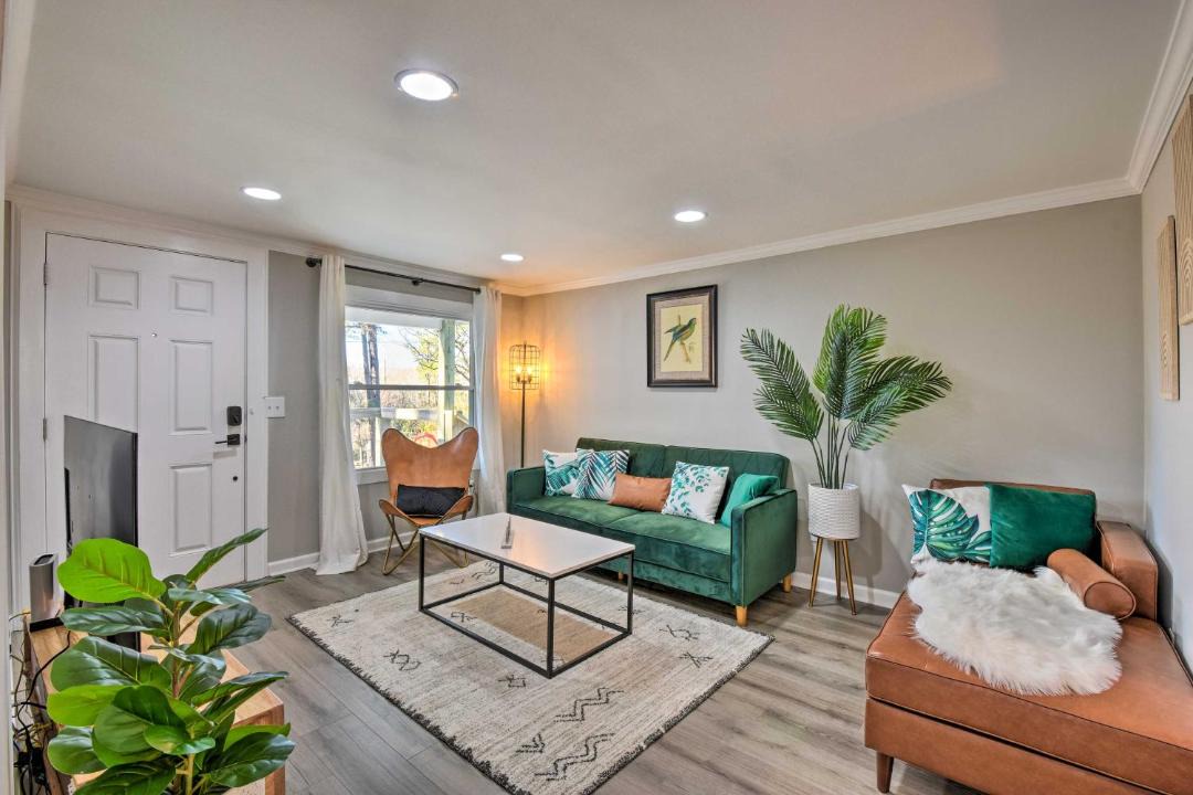 Photo of Livingroom in Commerce
