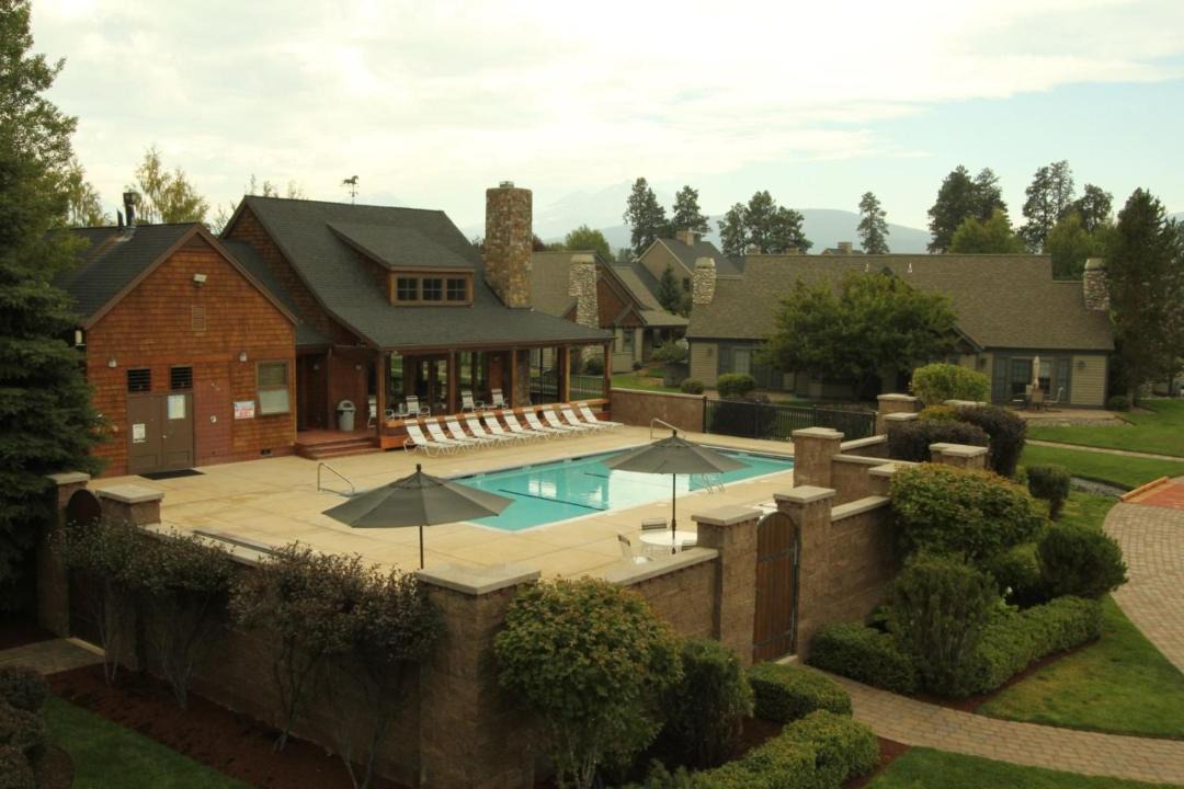 Photo of Others in Sisters