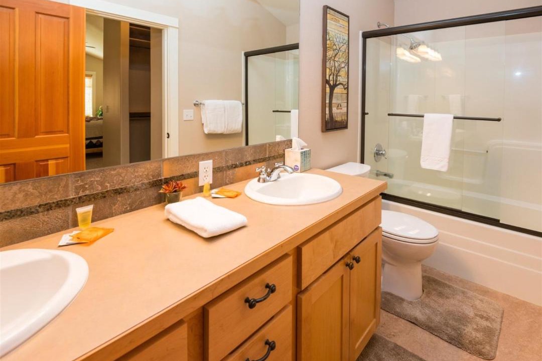 Photo of Others in Sisters