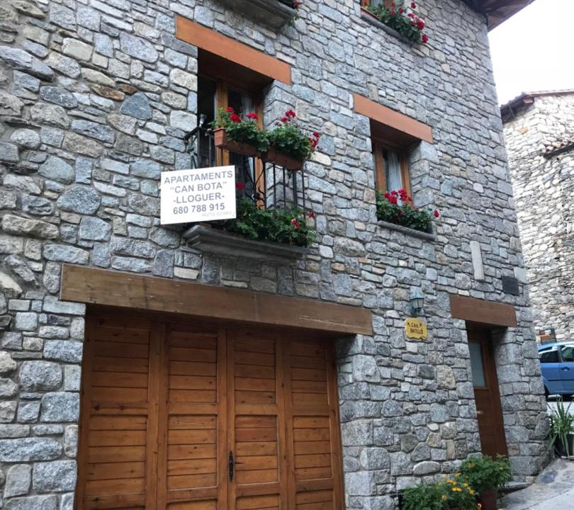 Photo of Buildings in Setcases