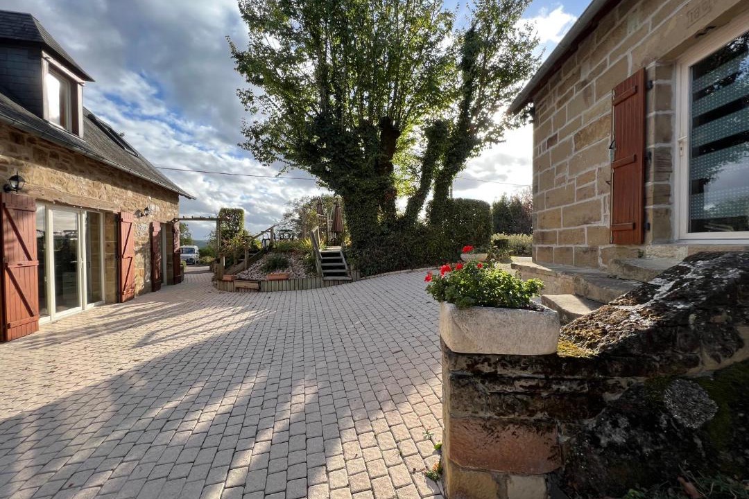 Photo of Buildings in Lissac-sur-Couze