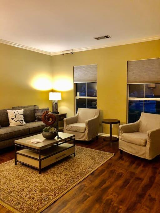 Photo of Livingroom in Stone Oak