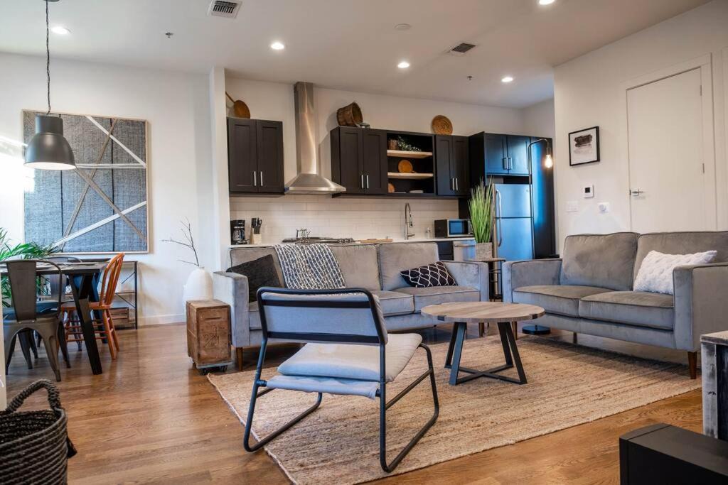 Photo of Livingroom in Tobin Hill