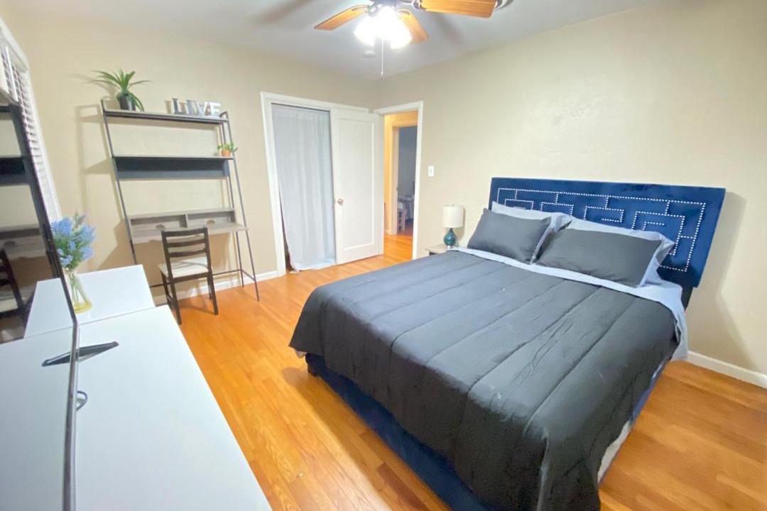 Photo of Bedroom in Arden-Arcade