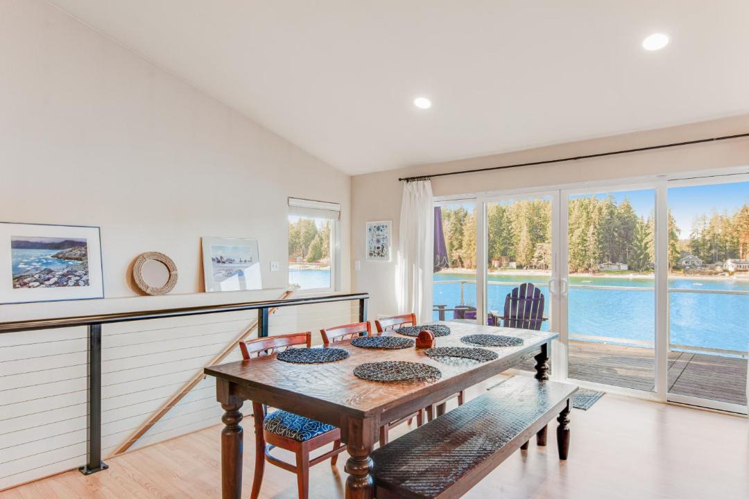 Photo of Livingroom in Allyn-Grapeview