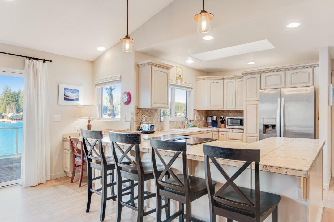 Photo of Others in Allyn-Grapeview