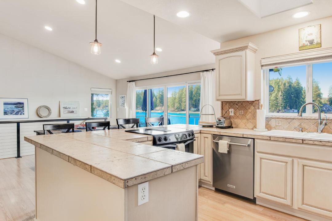 Photo of Kitchen in Allyn-Grapeview