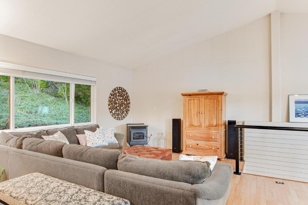 Photo of Livingroom in Allyn-Grapeview