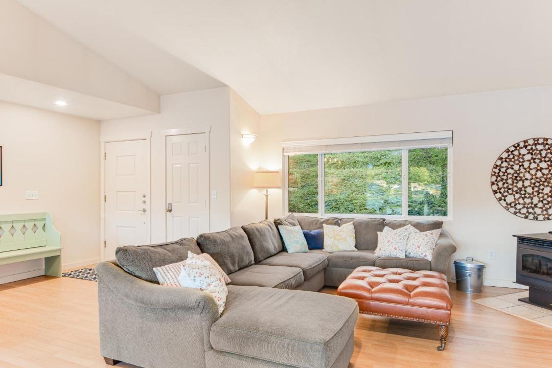 Photo of Livingroom in Allyn-Grapeview