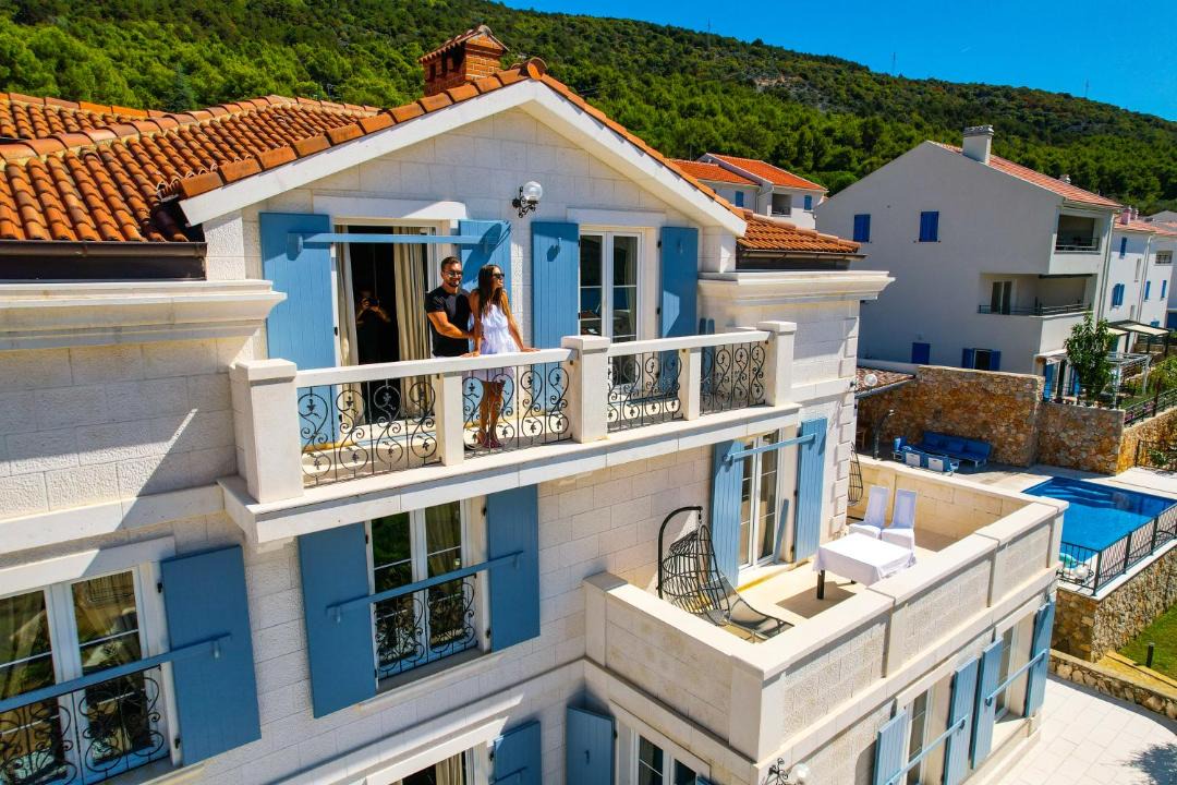 Photo of Others in Cres