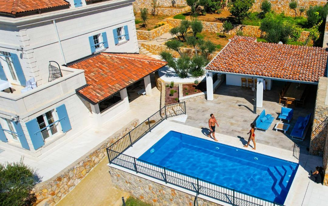 Photo of Others in Cres