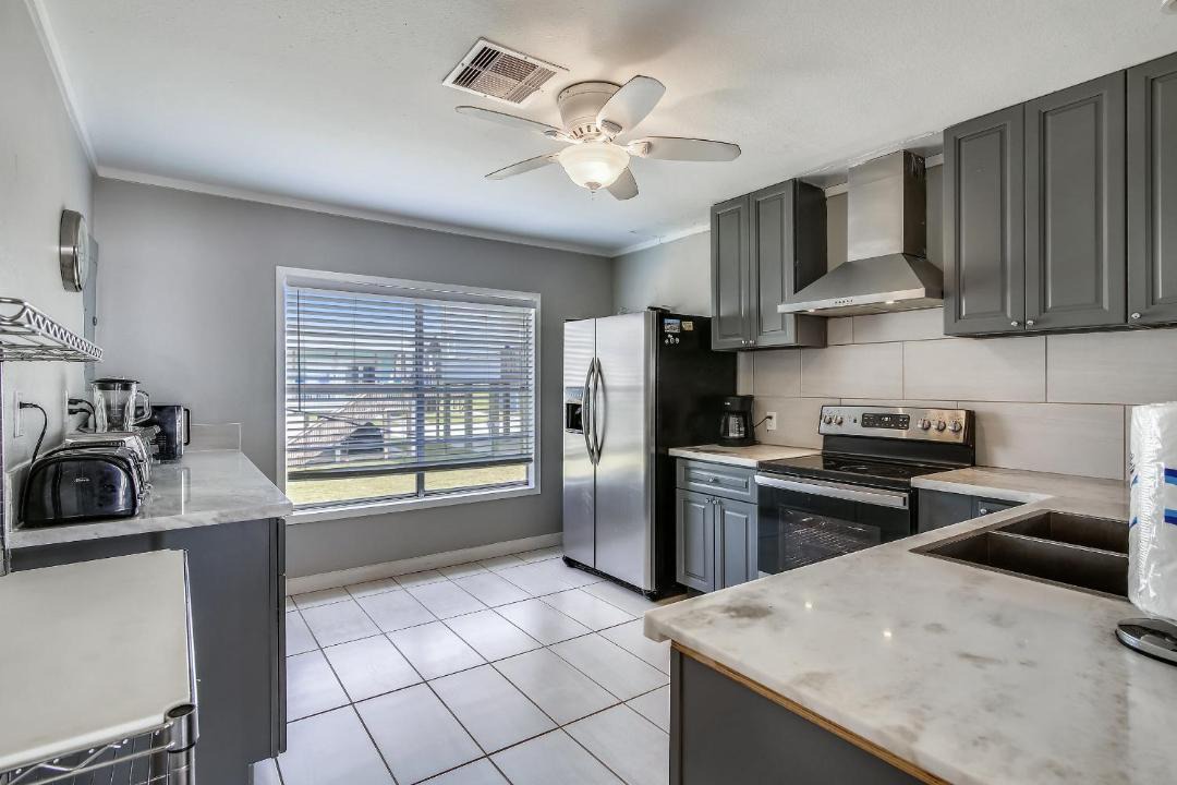 Photo of Kitchen in Bermuda Beach