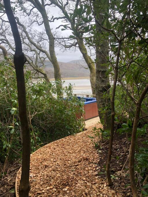 Photo of Others in Caerdeon