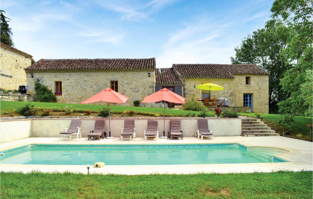 Photo of Outdoor in Bon-Encontre