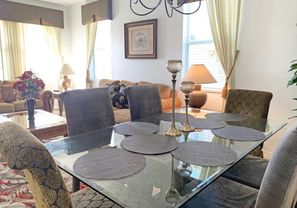 Photo of Livingroom in Windwood Bay