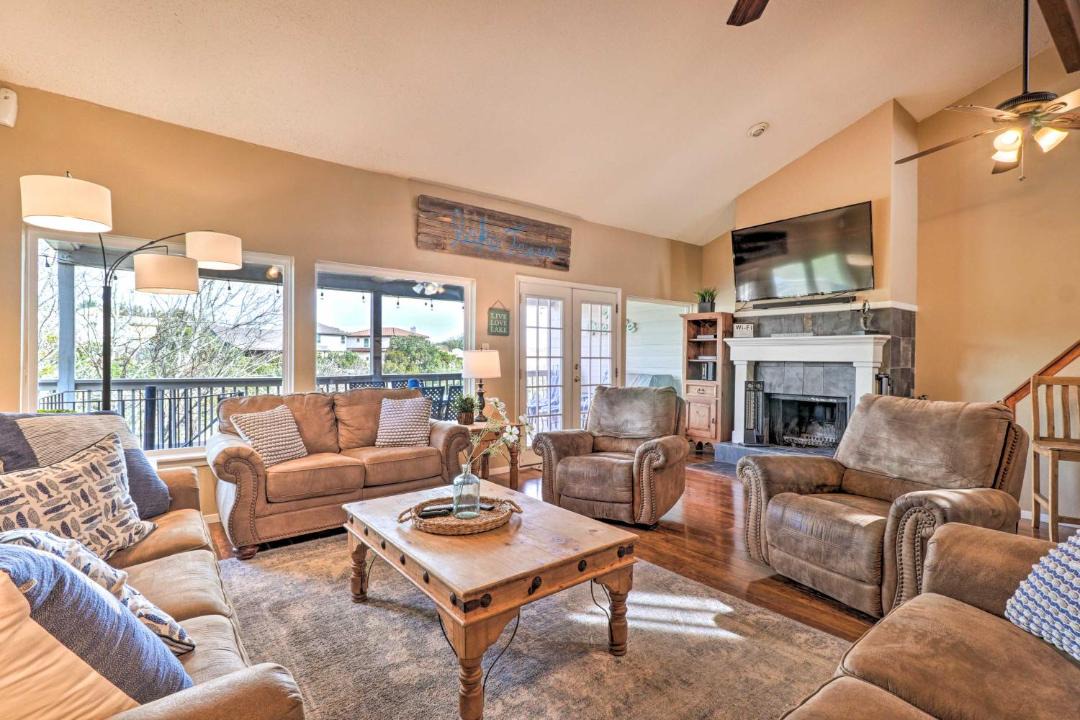 Photo of Livingroom in Point Venture