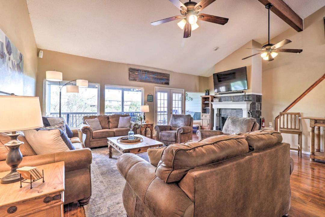 Photo of Livingroom in Point Venture