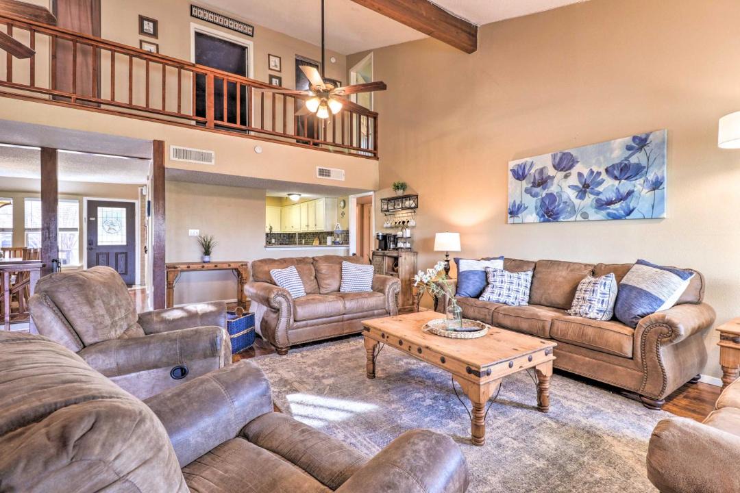 Photo of Livingroom in Point Venture