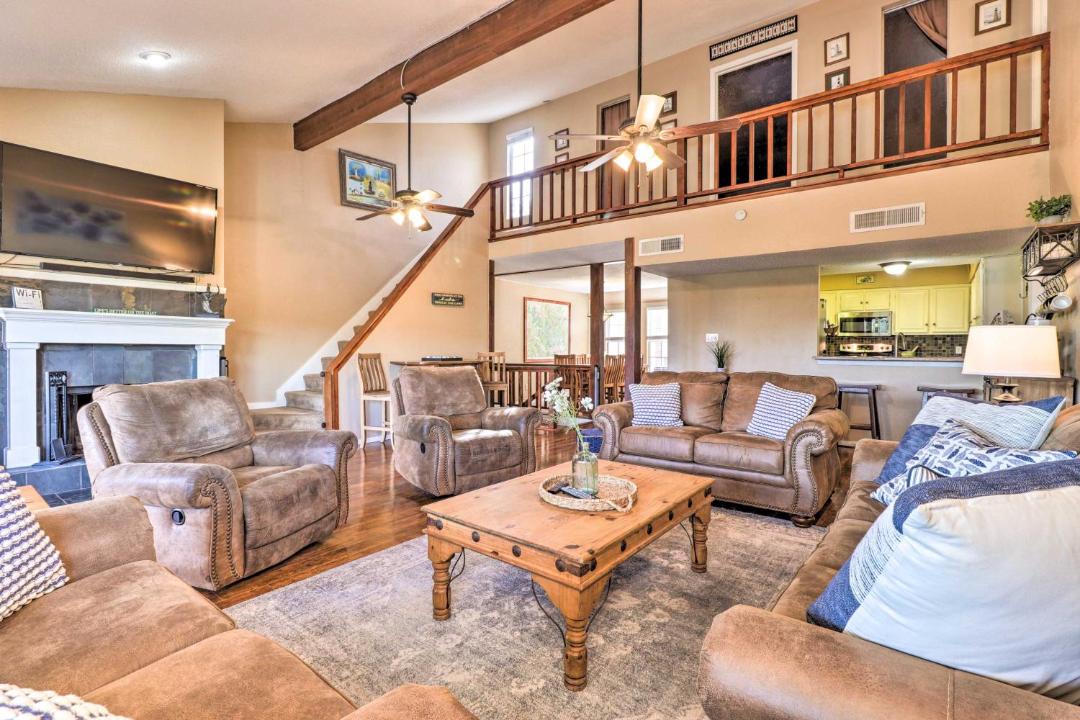 Photo of Livingroom in Point Venture