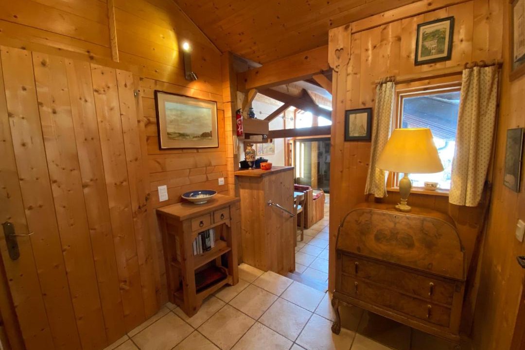 Photo of Others in Thones