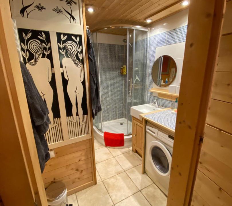 Photo of Others in Thones