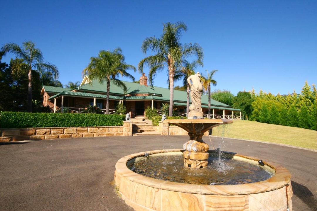 Photo of Others in Middle Dural