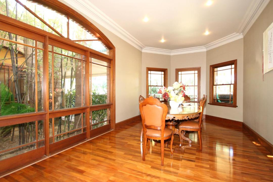 Photo of Others in Middle Dural