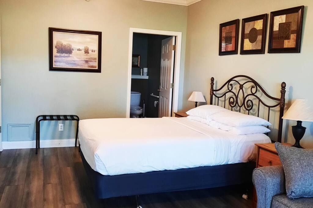 Photo of Bedroom in Lookout Valley Neighborhood Association