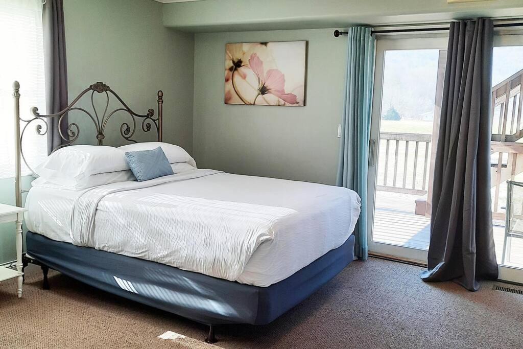 Photo of Bedroom in Lookout Valley Neighborhood Association