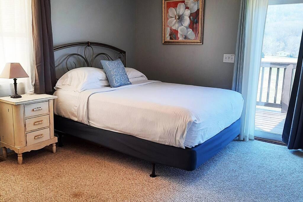 Photo of Bedroom in Lookout Valley Neighborhood Association