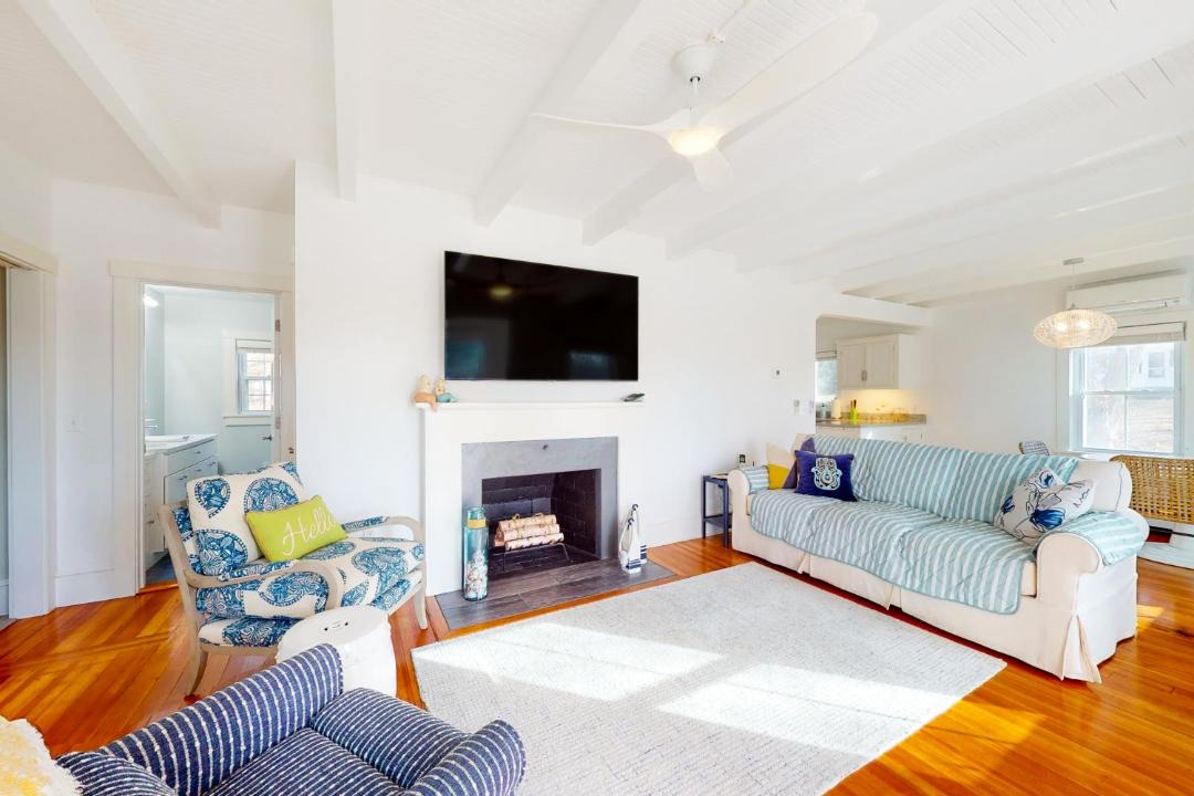 Photo of Livingroom in Buzzards Bay