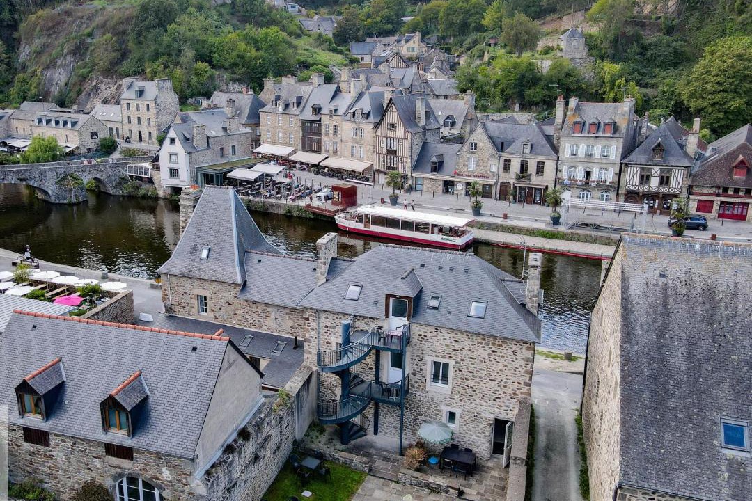Photo of Buildings in Lanvallay