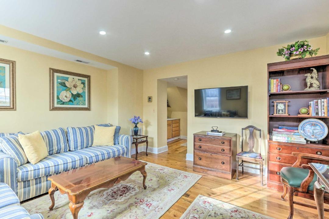 Photo of Livingroom in Leesburg's Old and Historic District