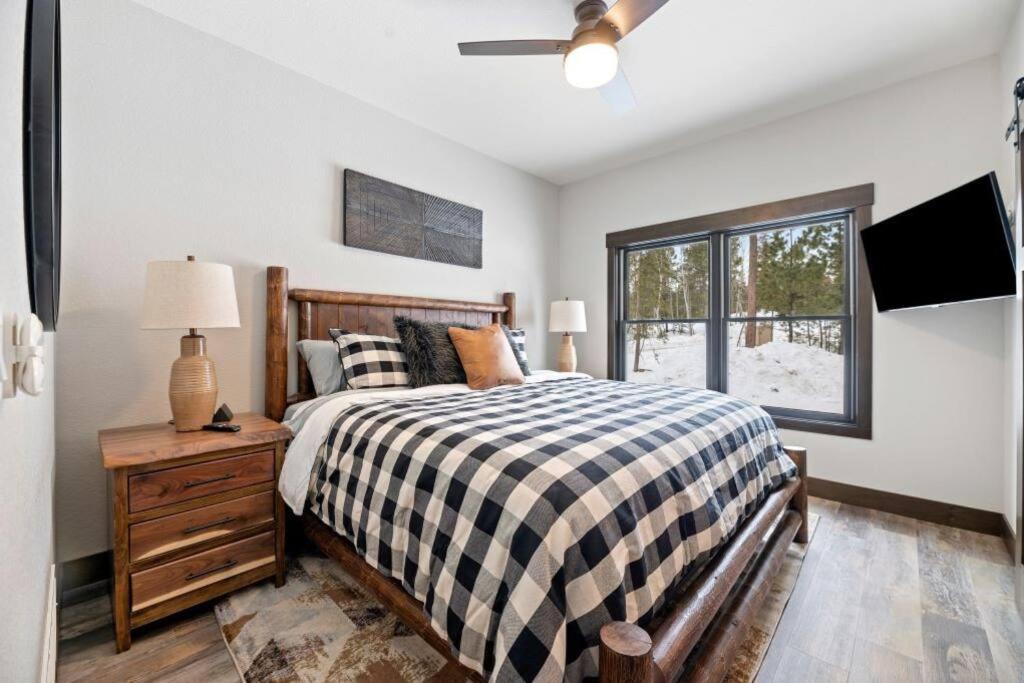 Photo of Bedroom in Lead